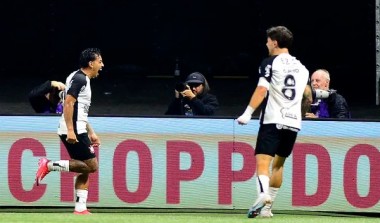 Corinthians dá show, derrota o Palmeiras no Allianz e avança na Copa do Brasil