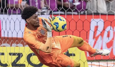 Corinthians e Vasco avançam nos pênaltis e decidem a Copa do Brasil