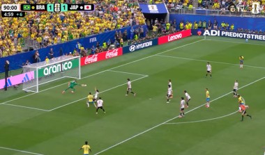 Brasil vira sobre Japão e avança às oitavas da Copa