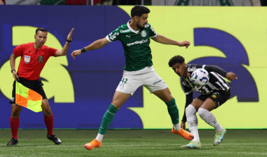 Palmeiras vence clássico contra o Santos com dois gols de Vitor Roque