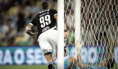 Rayan e Vegetti decidem e Vasco sai em vantagem na Copa do Brasil