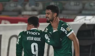 Palmeiras goleia Universitario em Lima com show de Flaco López e Vitor Roque