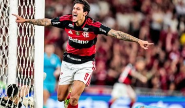 Flamengo reage no segundo tempo e vira sobre o Santos no Maracanã em domingo de Páscoa
