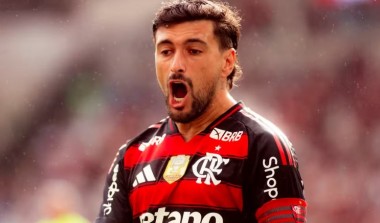 Flamengo vence, iguala pontuação do Palmeiras e acirra briga pelo título do Brasileirão