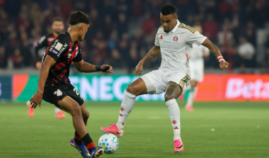 Athletico vence o Internacional, emplaca quarta vitória seguida e segue no G-3 da Série A