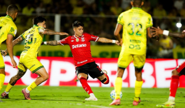 Flamengo goleia o Mirassol por 5 a 1 e encosta na liderança do Brasileirão
