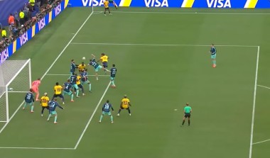 Equador vence Alemanha de virada e avança ao mata-mata
