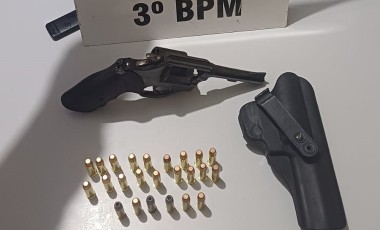 Homem é preso por porte ilegal de arma após disparos