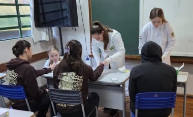 Acadêmicos da Unisep levam ações de saúde e orientação profissional a escolas da região