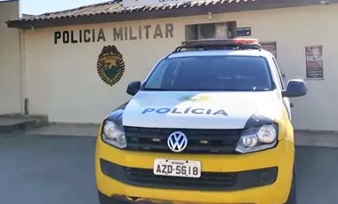 Após agredir companheira, homem usa machado para destruir parte de residência vizinha