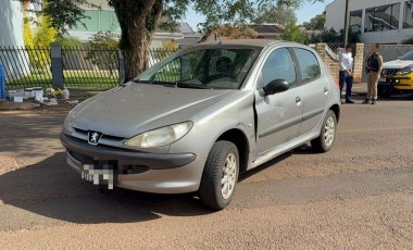 Acidente entre dois veículos deixa uma pessoa ferida na Rua Otaviano Teixeira do Santos