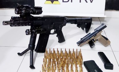 Homem é preso com arsenal durante abordagem na PR-182, em Ampére