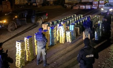 Caminhonete de Coronel Domingos Soares é apreendida com carga de cigarros na Argentina
