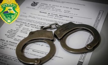 Homem com mandado de prisão é detido após tentar fugir da PM