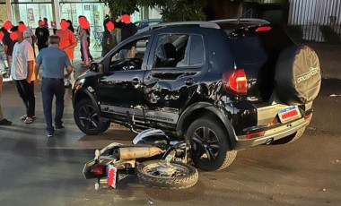 Acidente entre carro e moto em Coronel Vivida