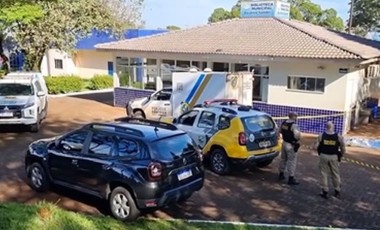 Mulher de 26 anos é morta a tiros em praça