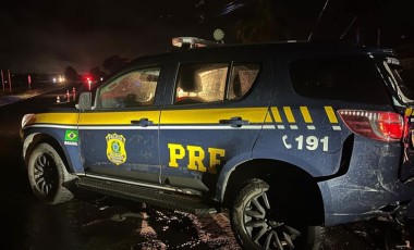 Motorista bêbado é preso após quase atropelar PRFs que atendiam acidente com morte