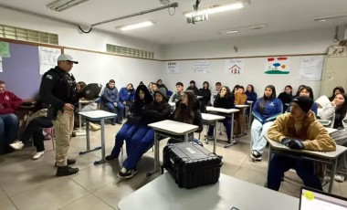 Projeto Jovem no Trânsito orienta estudantes sobre segurança viária