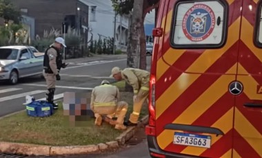 Homem é atropelado por carro e motorista foge sem prestar socorro
