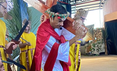 Alunos da APAE de Francisco Beltrão encenam a Paixão de Cristo