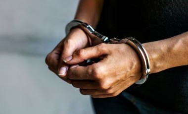 Homem é preso por estelionato após mandado ativo