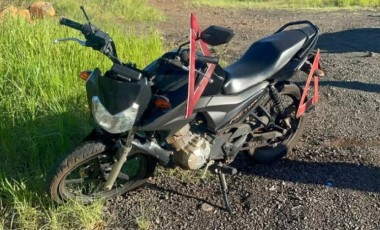 Acidente entre carro e moto deixa mulher ferida na PR-180