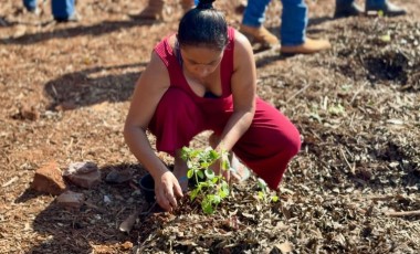 Horta Comunitária Terra Nossa ganha novos canteiros e reúne moradores em oficina