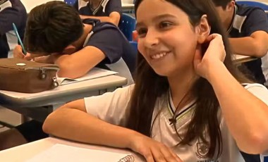 Brasileira de 11 anos cria fórmula simples para calcular raiz quadrada e sai em revista científica