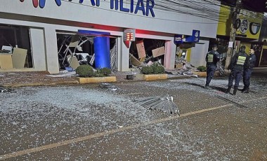 Grupo armado invade cidade no Paraguai, explode agências bancárias e foge após confronto com a polícia
