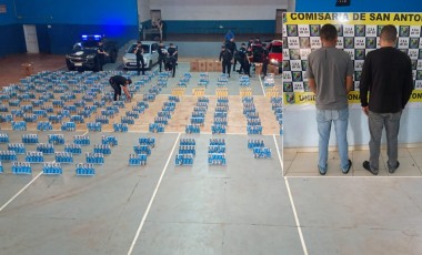 Polícia apreende mais de 215 milhões de pesos argentinos em cigarros e prende dois brasileiros