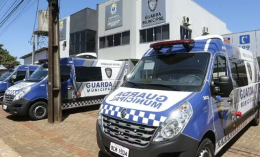 Criança de 6 anos é deixada sozinha em carro de aplicativo e vai para abrigo no Paraná