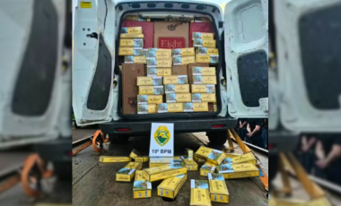 Van com cigarros contrabandeados roda durante perseguição na BR-163