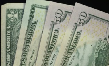 Dólar cai a R$ 4,98 e acumula perda de 4,44% na semana