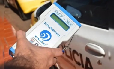 Motorista é preso por embriaguez após colisão na PR-180 