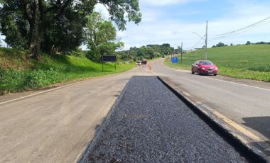 DER realiza remendos superficiais na PR-180 entre Marmeleiro e Campo Erê (SC)
