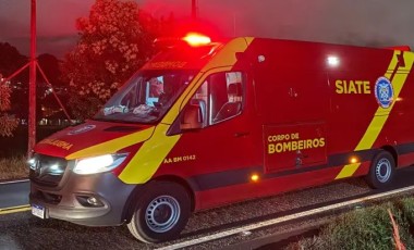 Jovem fica ferido em colisão entre carro e moto na PR-180