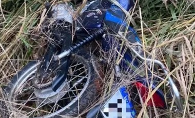 Polícia Militar recupera motocicleta furtada escondida em área de vegetação