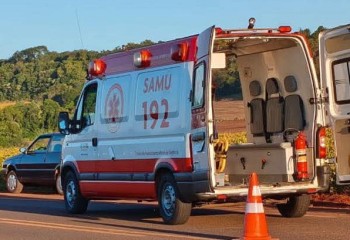 Acidente entre carro e moto é registrado na PR 493
