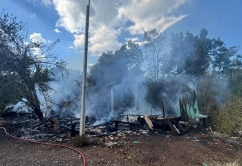 Família que perdeu tudo em incêndio pede ajuda da comunidade