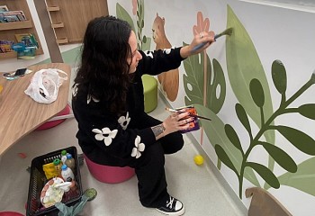 Pediatria do Hospital Intermunicipal ganha pinturas temáticas para acolher crianças