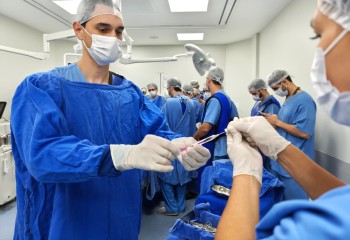 Paraná já tem 8 aplicações de polilaminina; Ratinho Junior recebe médicos e reforça apoio à pesquisa