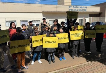 Polícia Militar realiza blitz educativa com alunos do projeto Formando Cidadão