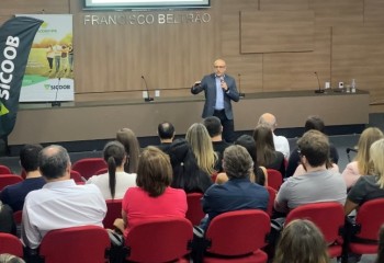 Sicoob Vale Sul oferece palestra sobre a reforma tributária