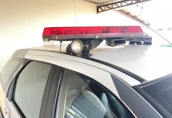 Motorista embriagado causa acidente e é preso após colidir com caminhão que tombou na pista