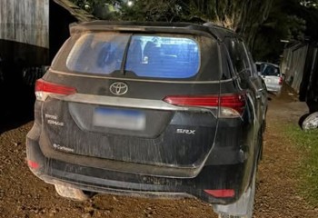 Ação policial interestadual recupera veículo furtado no RS e prende dois homens no Oeste de SC