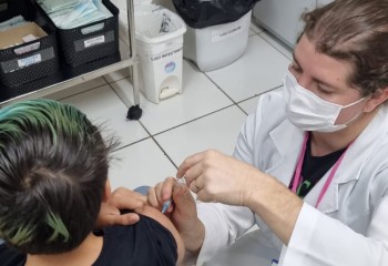 Paraná amplia vacinação contra a gripe para toda a comunidade escolar