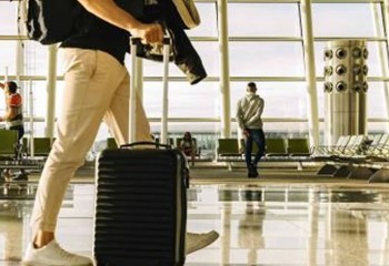 Passageiro indisciplinado pode levar multa de até R$ 17,5 mil e ficar um ano sem voar