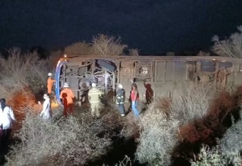 Acidente com ônibus deixa sete mortos e 13 feridos