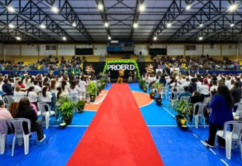 Mais de 400 alunos participam da formatura do Proerd