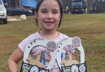 Identificada criança de 9 anos que morreu após acidente com animal durante evento